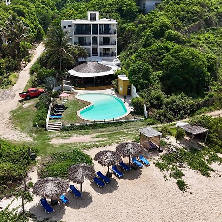 Manta Raya Hotel - Right On The Beach Cuatunalco Kültér fotó