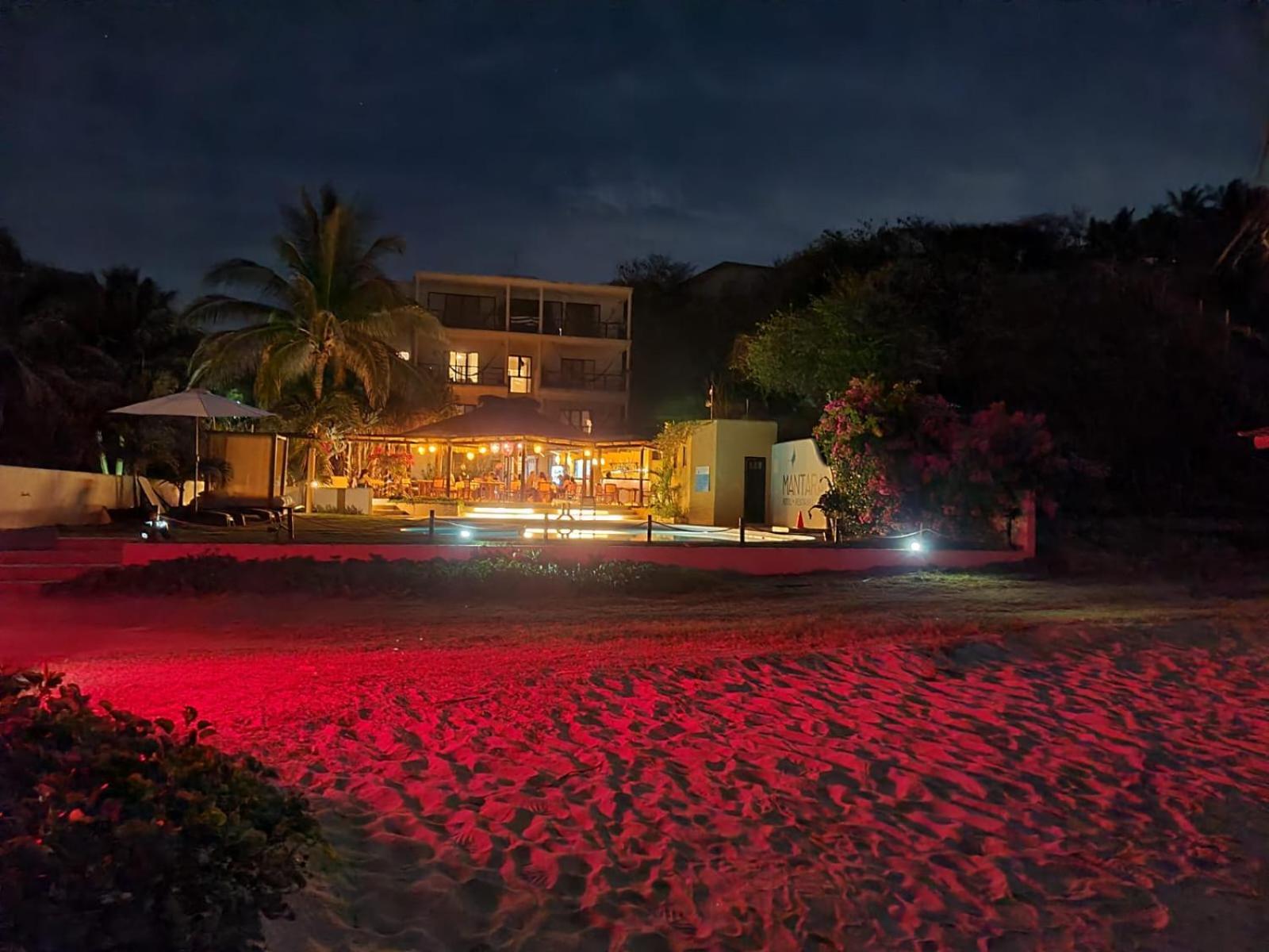 Manta Raya Hotel - Right On The Beach Cuatunalco Kültér fotó