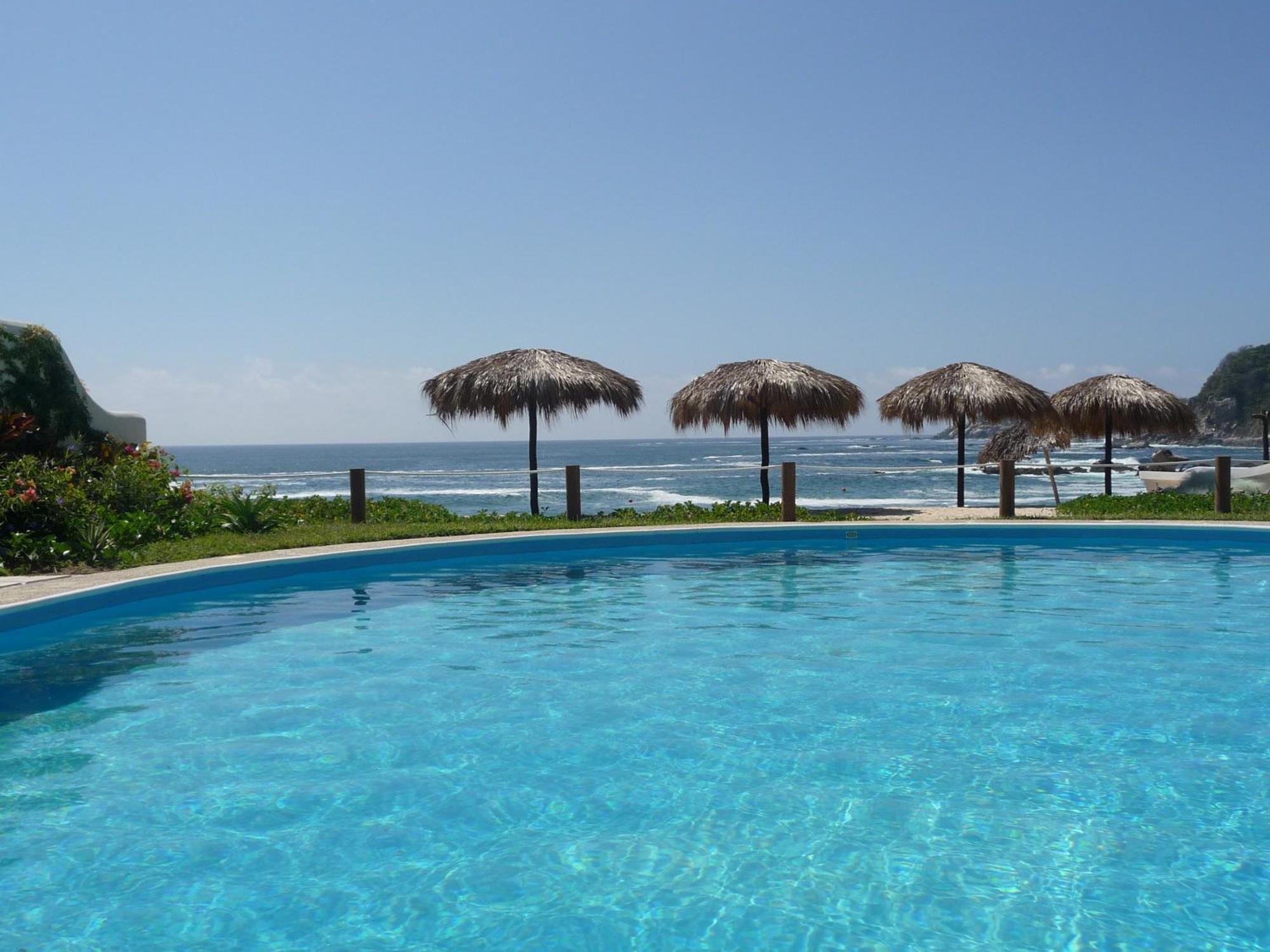 Manta Raya Hotel - Right On The Beach Cuatunalco Kültér fotó
