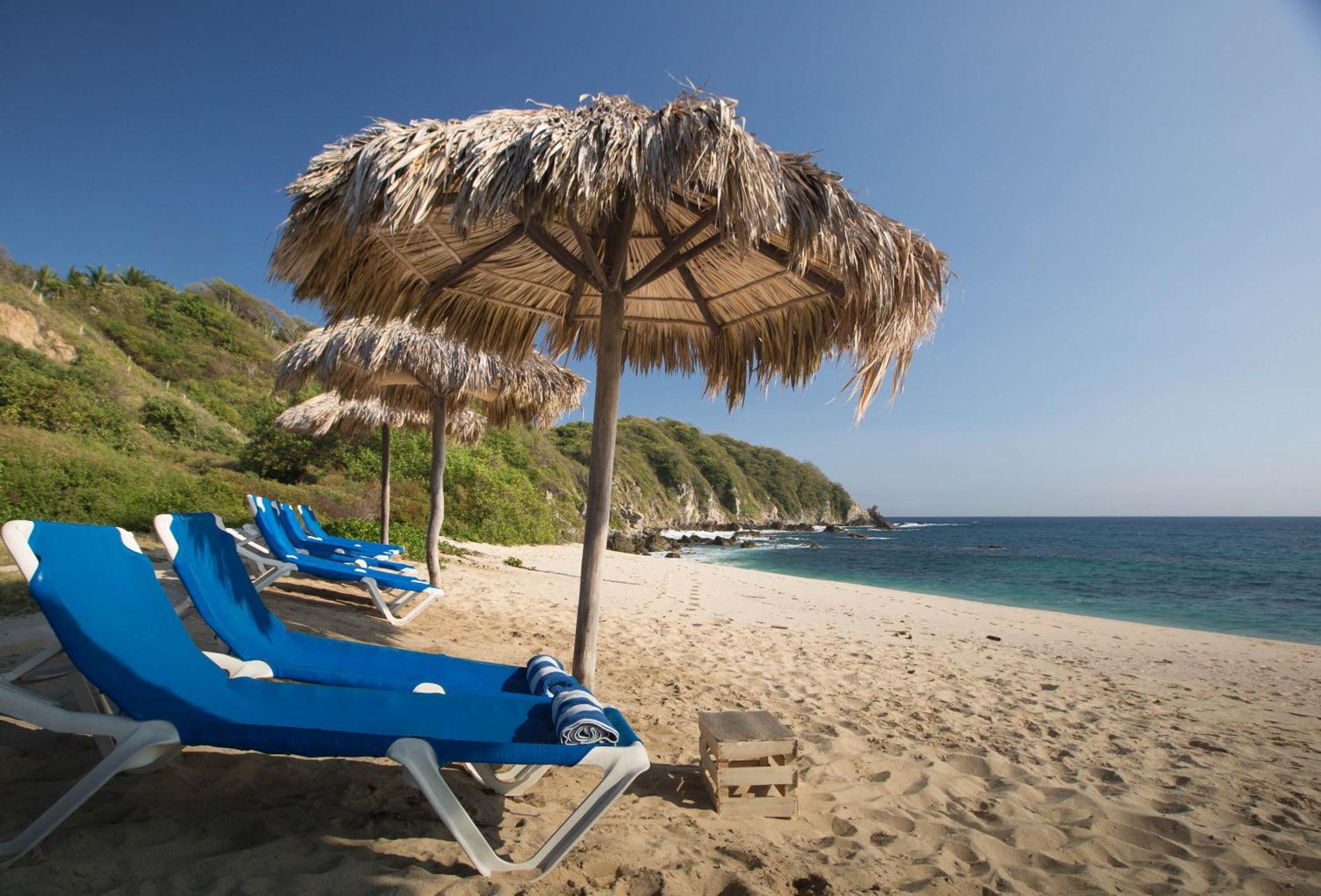 Manta Raya Hotel - Right On The Beach Cuatunalco Kültér fotó