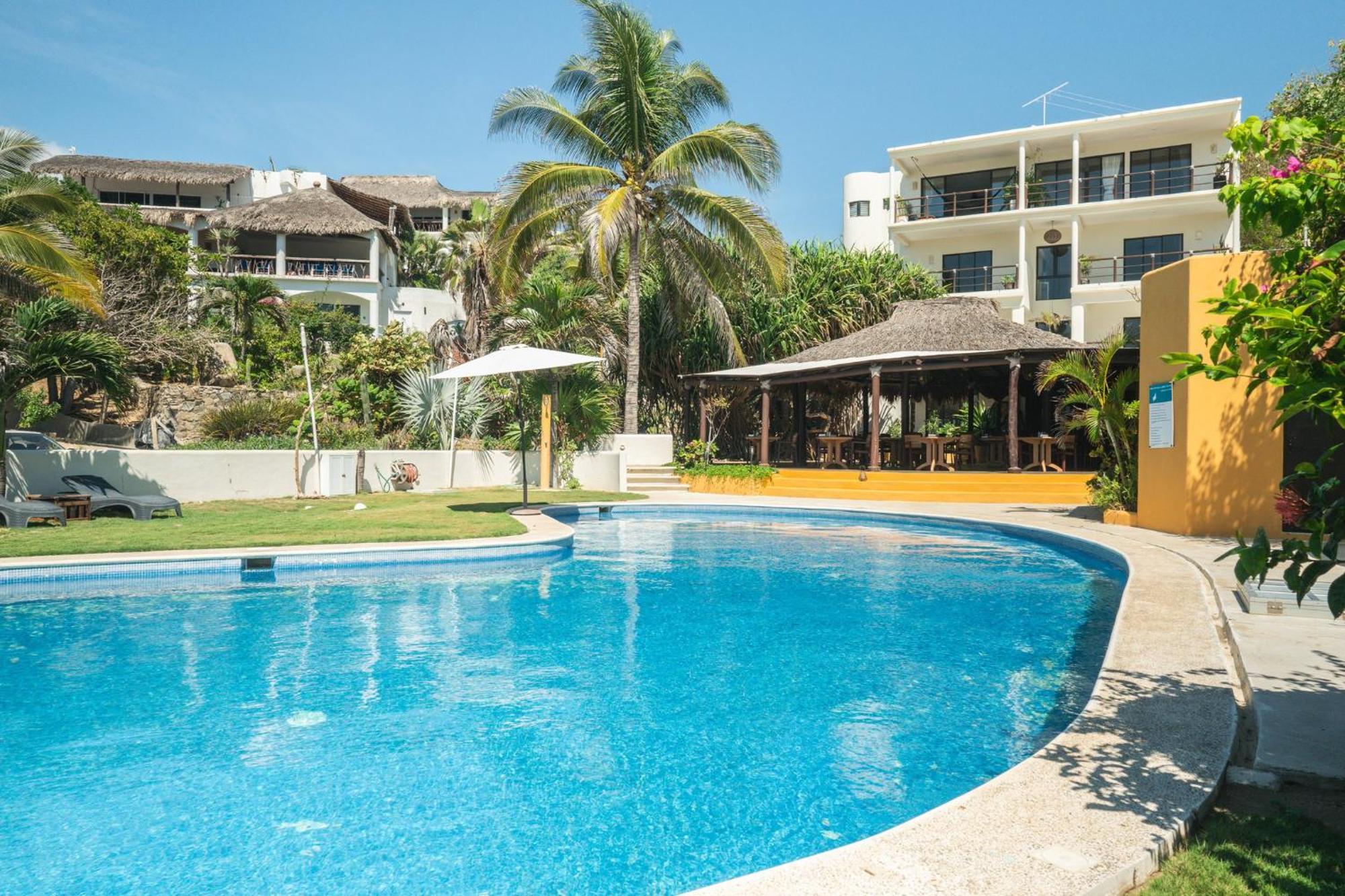 Manta Raya Hotel - Right On The Beach Cuatunalco Kültér fotó
