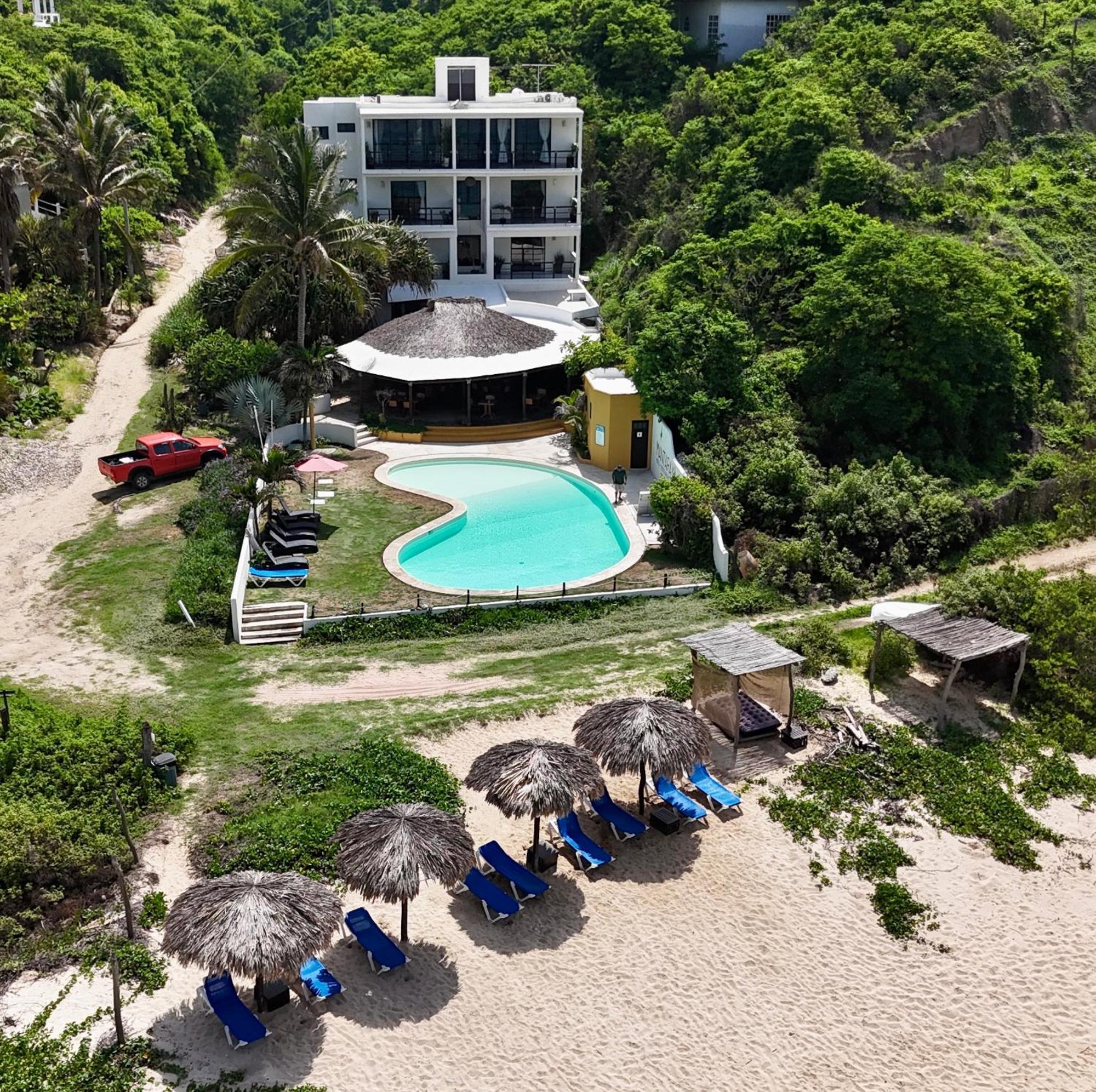 Manta Raya Hotel - Right On The Beach Cuatunalco Kültér fotó