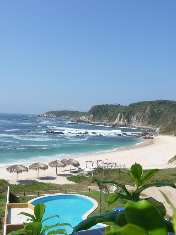 Manta Raya Hotel - Right On The Beach Cuatunalco Kültér fotó
