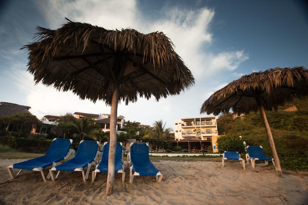 Manta Raya Hotel - Right On The Beach Cuatunalco Kültér fotó