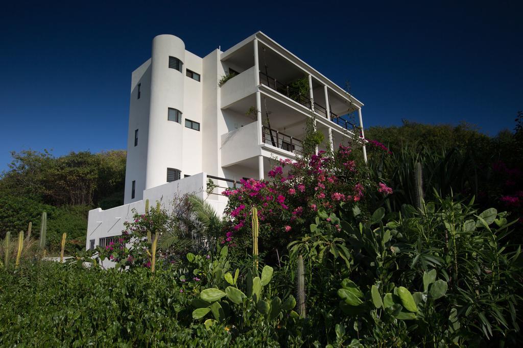 Manta Raya Hotel - Right On The Beach Cuatunalco Kültér fotó