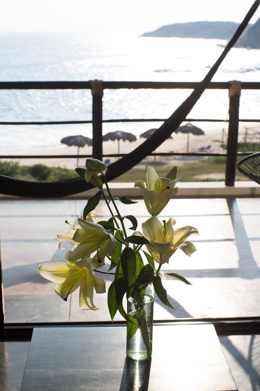 Manta Raya Hotel - Right On The Beach Cuatunalco Kültér fotó