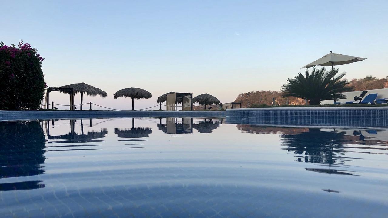 Manta Raya Hotel - Right On The Beach Cuatunalco Kültér fotó