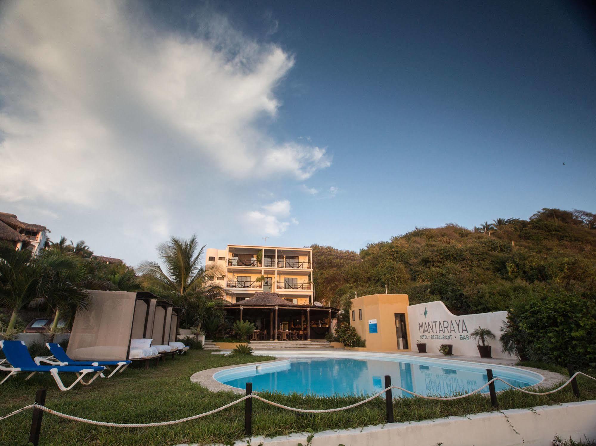 Manta Raya Hotel - Right On The Beach Cuatunalco Kültér fotó